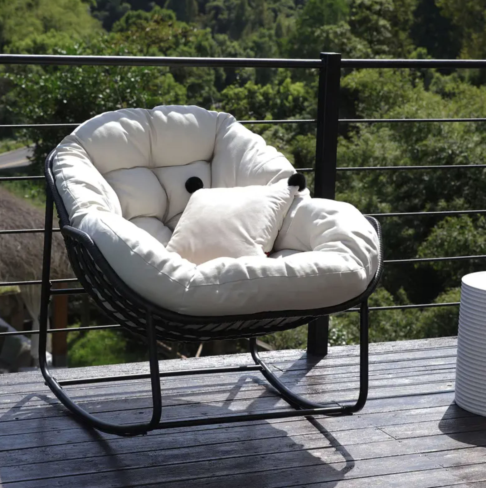 Comfy Wicker Egg Chairs Lounge